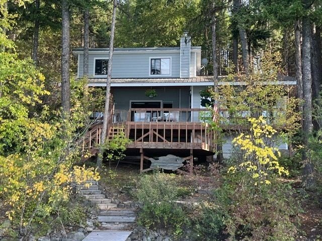 Just what you've been waiting for! Nestled along the - photo 12