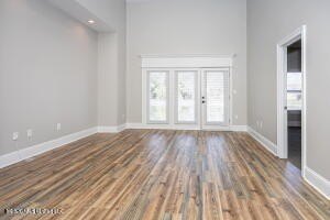 Beautiful Lakefront Townhome on Capri Place. The Desirable - photo 14
