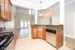 Beautiful Lakefront Townhome on Capri Place. The Desirable - photo 22
