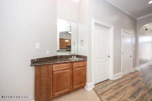 Beautiful Lakefront Townhome on Capri Place. The Desirable - photo 23