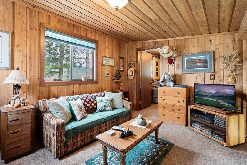Just what you've been waiting for! Nestled along the - photo 33