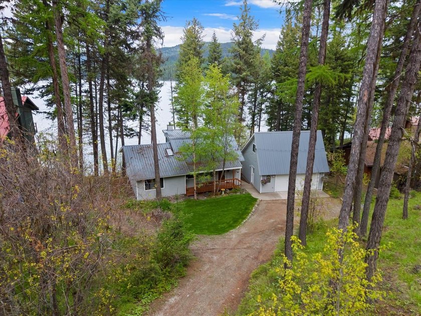 Just what you've been waiting for! Nestled along the - photo 39
