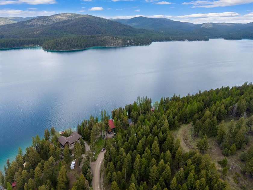 Just what you've been waiting for! Nestled along the - photo 43