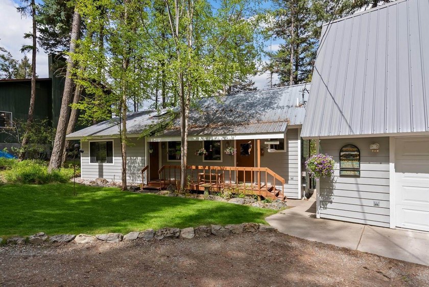 Just what you've been waiting for! Nestled along the - photo 44