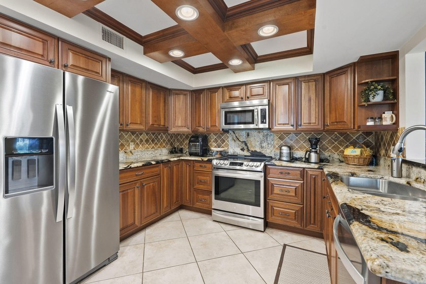 Fabulous opportunity! Beautiful and Rare 1st floor corner with 2 - photo 14