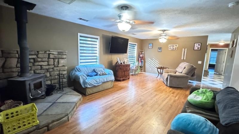 Country living at its finest with all the amenities you could - photo 20