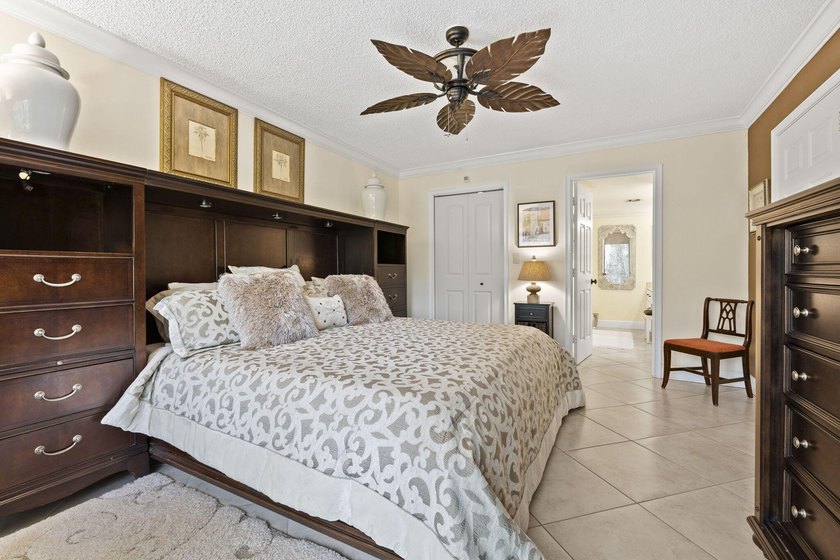 Fabulous opportunity! Beautiful and Rare 1st floor corner with 2 - photo 20