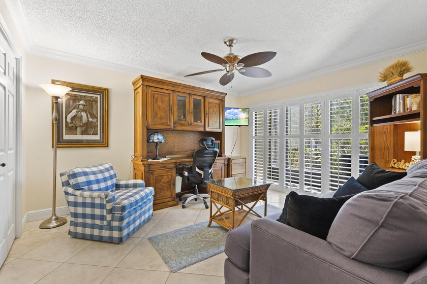 Fabulous opportunity! Beautiful and Rare 1st floor corner with 2 - photo 24