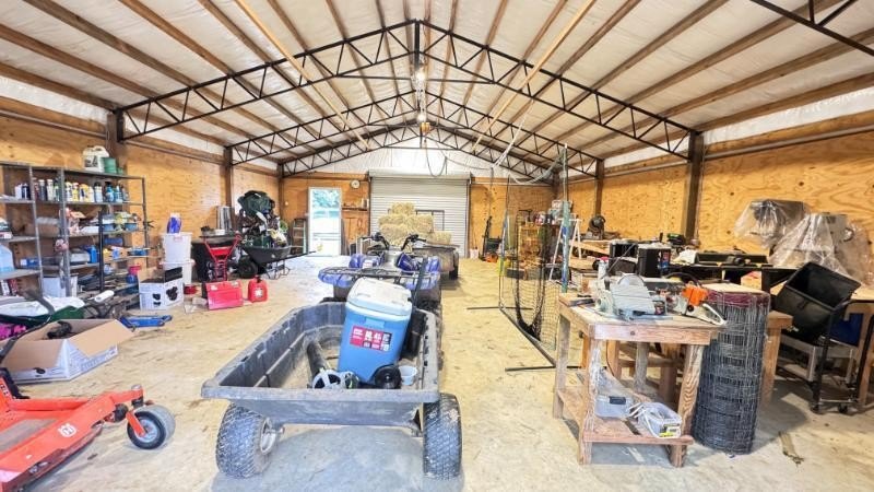 Country living at its finest with all the amenities you could - photo 34
