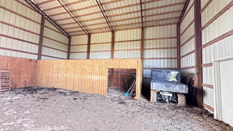 Country living at its finest with all the amenities you could - photo 37