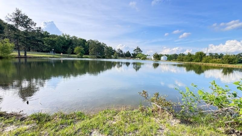 Country living at its finest with all the amenities you could - photo 40