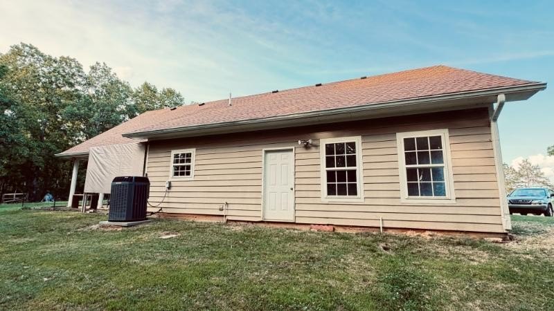 Country living at its finest with all the amenities you could - photo 45