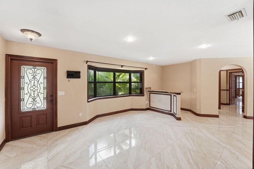 Exceptional 6-bedroom, 5-bath estate in the highly desirable - photo 5