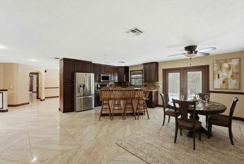 Exceptional 6-bedroom, 5-bath estate in the highly desirable - photo 7