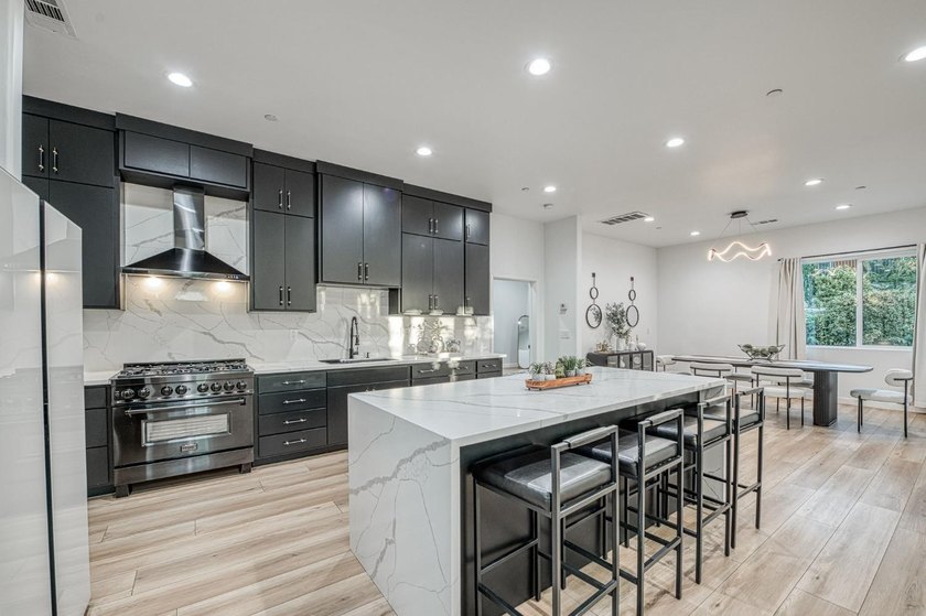 Welcome to one of Brighton Crest's most exceptional residences - photo 25