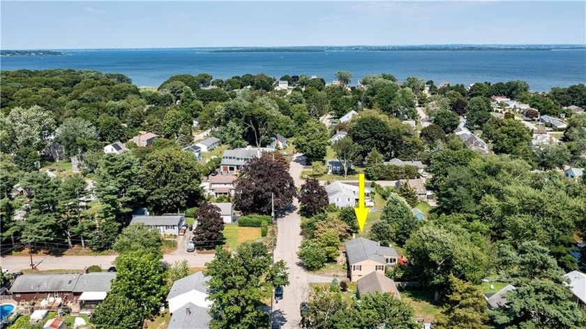 A special waterfront opportunity at 41 Mount View Avenue! This - photo 4