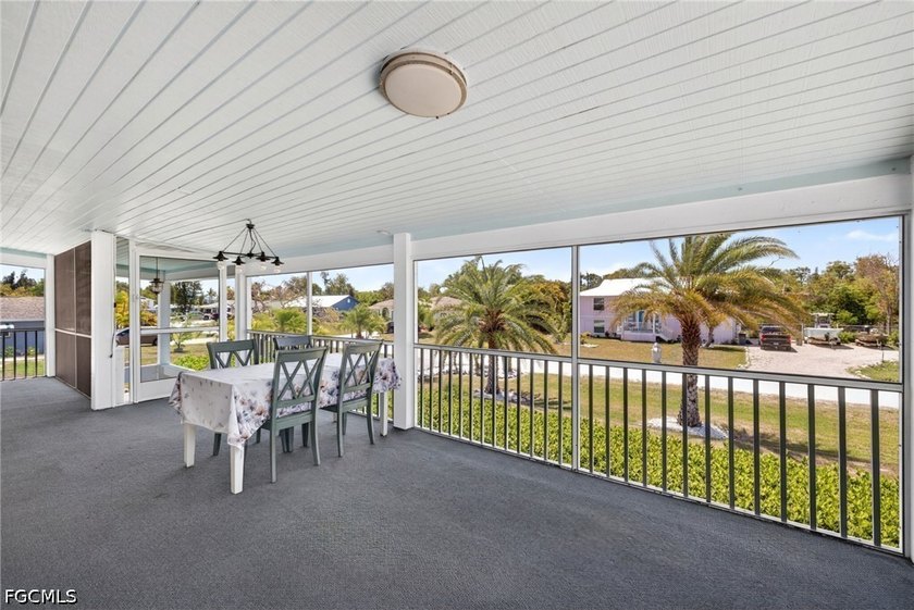 Private half-acre island estate near Pine Island Center with - photo 3