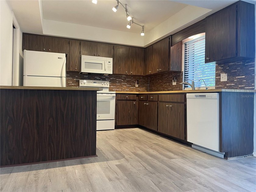 Under contract-accepting backup offers. One or more photo(s) has - photo 12