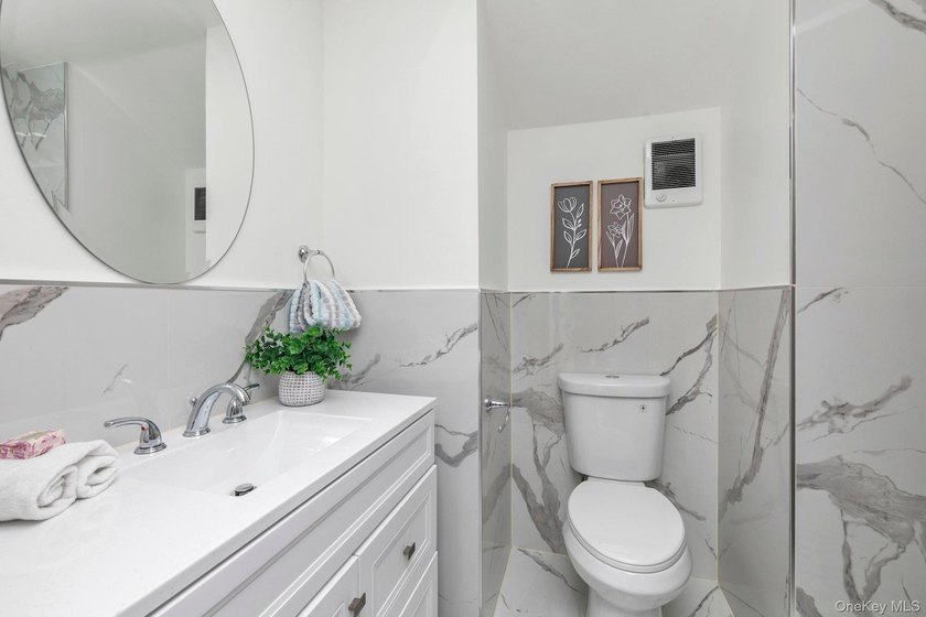 Fully Renovated 5 Bedroom Home In Freeport For $729,000. A Very - photo 12