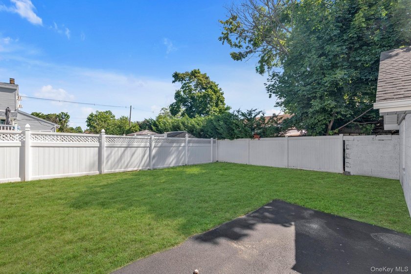 Fully Renovated 5 Bedroom Home In Freeport For $729,000. A Very - photo 22