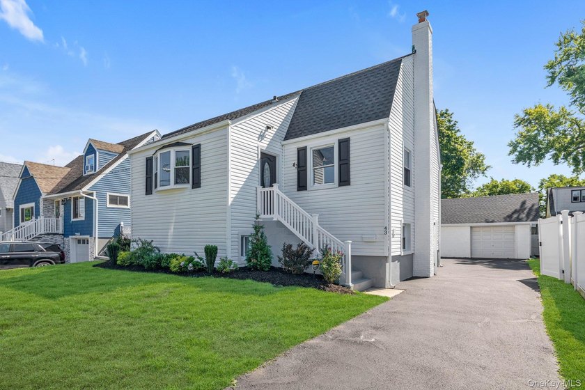 Fully Renovated 5 Bedroom Home In Freeport For $729,000. A Very - photo 23