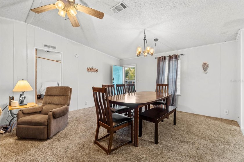 Welcome to a fantastic opportunity to own a fully furnished - photo 8