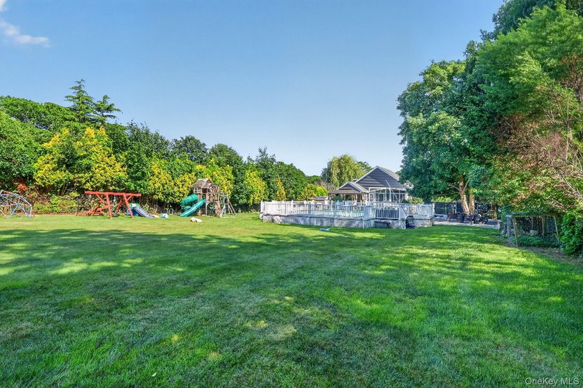 Welcome to this beautifully maintained Post-Modern ranch - photo 4
