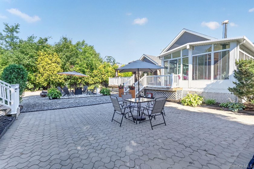 Welcome to this beautifully maintained Post-Modern ranch - photo 7