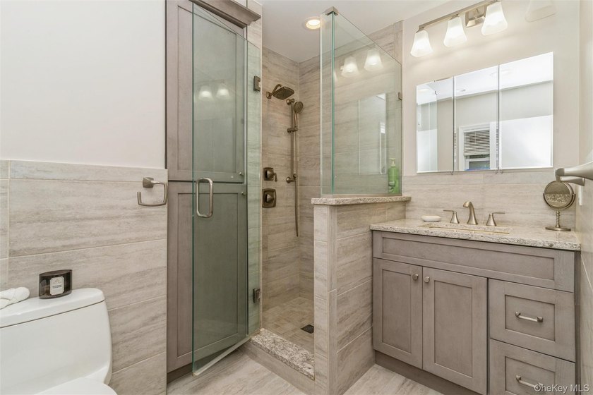 Welcome to this beautifully updated and spacious 5-bedroom, 3 - photo 24