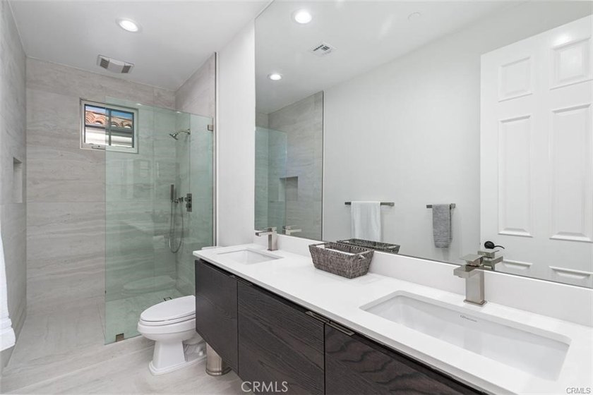 BEAUTIFULLY FURNISHED AND REMODELED HOME WITH BREATHTAKING OCEAN - photo 33