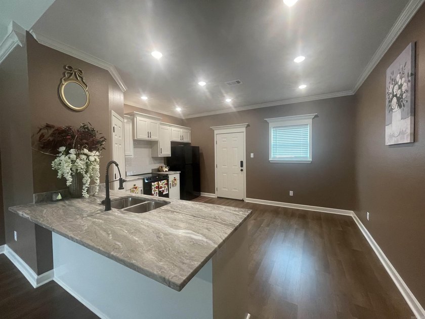 Stunning new construction in Springtree Village Phase 5 offering - photo 7