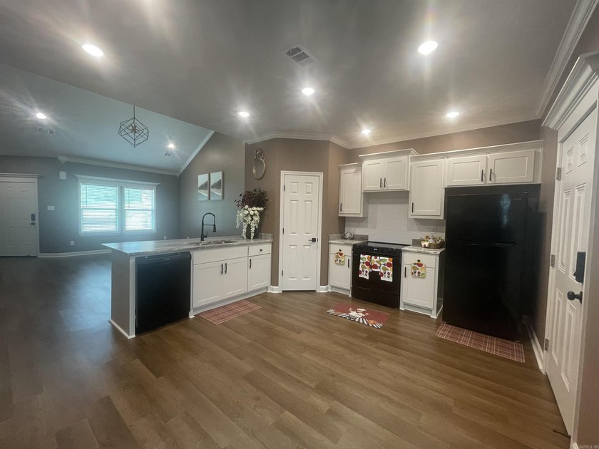 Stunning new construction in Springtree Village Phase 5 offering - photo 8