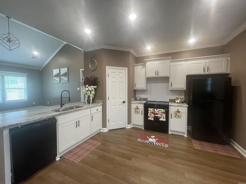 Stunning new construction in Springtree Village Phase 5 offering - photo 9