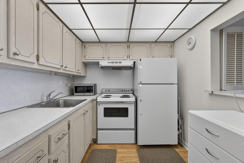 Welcome to your serene retreat in the sought-after Bedford - photo 3