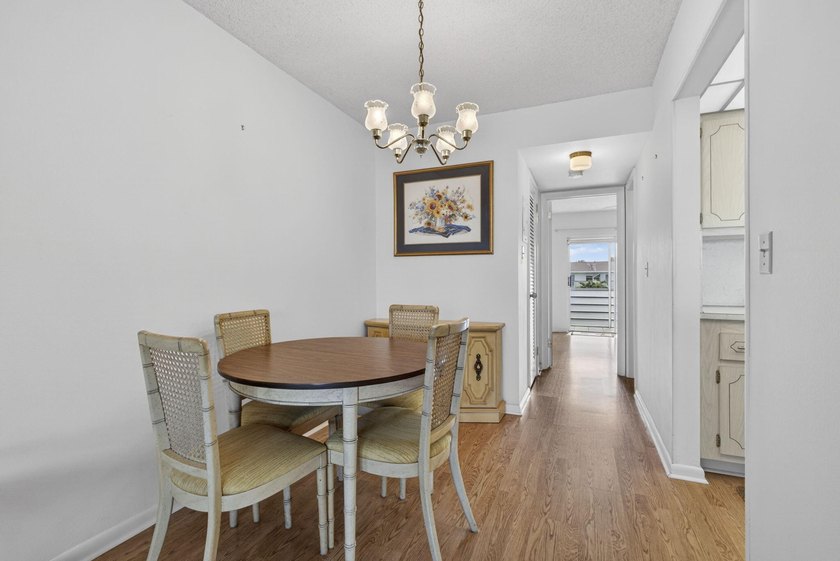 Welcome to your serene retreat in the sought-after Bedford - photo 7