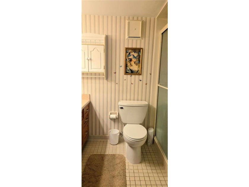 Immaculate move in ready two bed, two bath condo in popular - photo 7