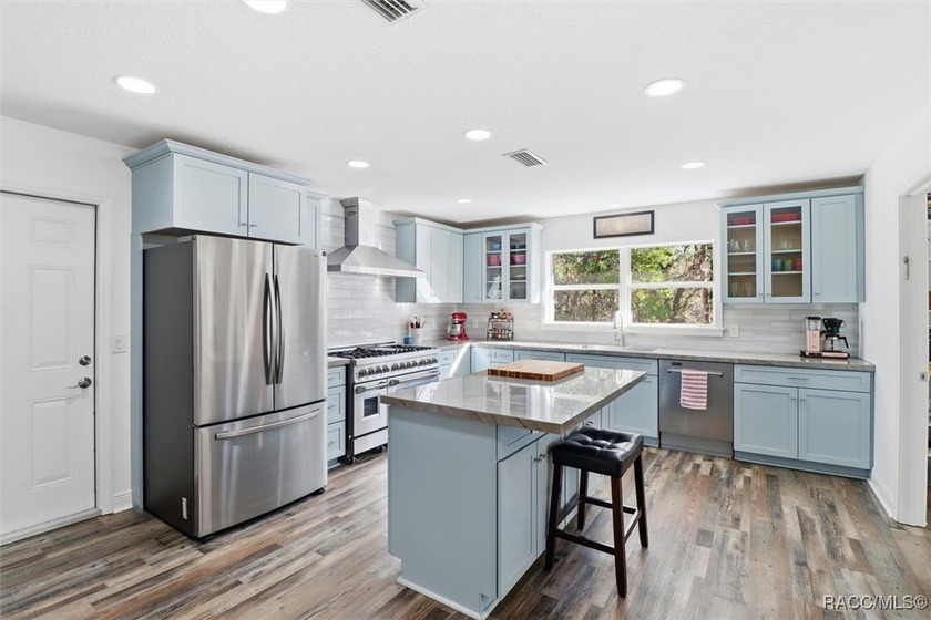 Welcome to this spacious 4-bedroom, 3 full bathroom home located - photo 18