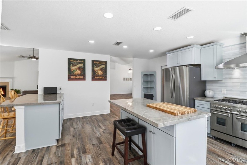 Welcome to this spacious 4-bedroom, 3 full bathroom home located - photo 19