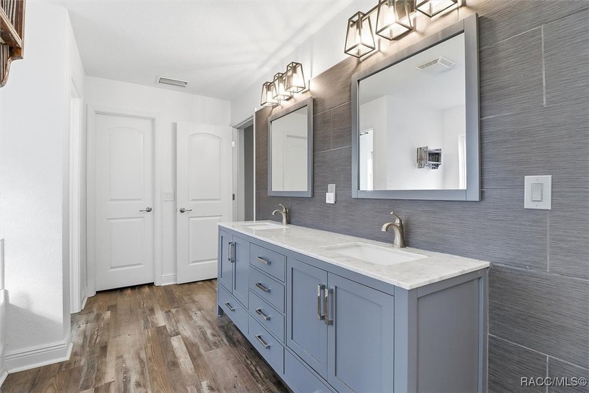 Welcome to this spacious 4-bedroom, 3 full bathroom home located - photo 25