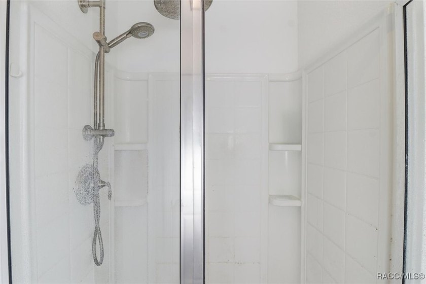Welcome to this spacious 4-bedroom, 3 full bathroom home located - photo 27