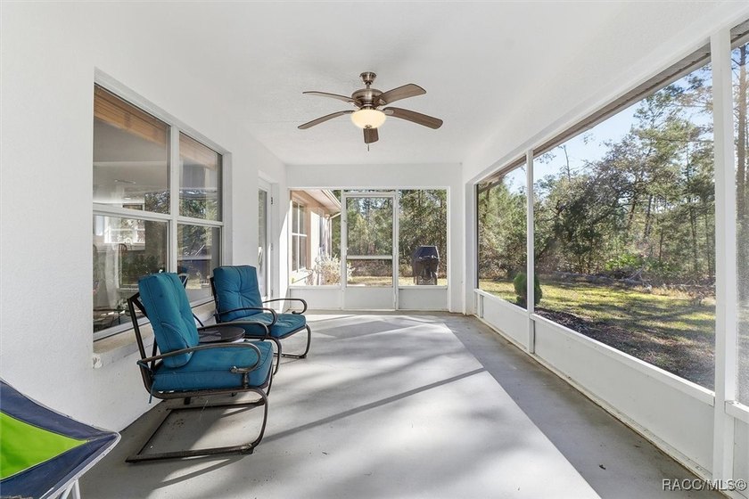 Welcome to this spacious 4-bedroom, 3 full bathroom home located - photo 34