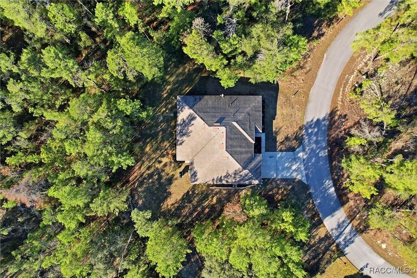 Welcome to this spacious 4-bedroom, 3 full bathroom home located - photo 36