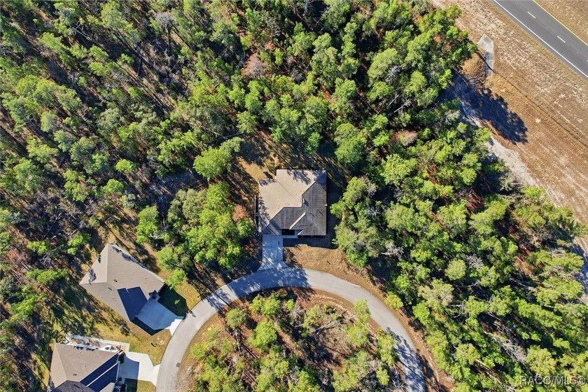 Welcome to this spacious 4-bedroom, 3 full bathroom home located - photo 37