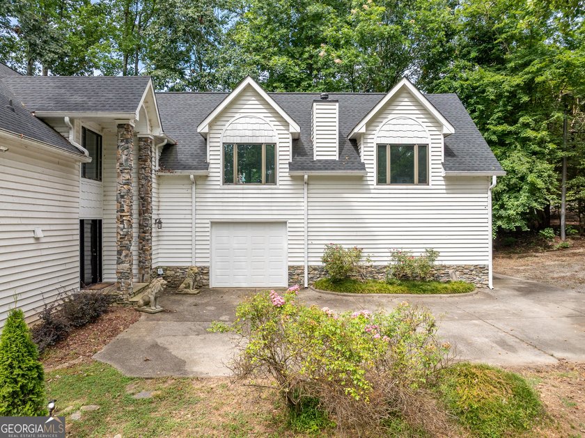 Set along the shores of Lake Lanier, this thoughtfully designed - photo 9