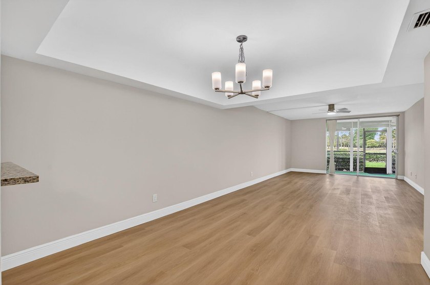 Beautifully updated corner unit in sought-after Boca Barwood! - photo 5