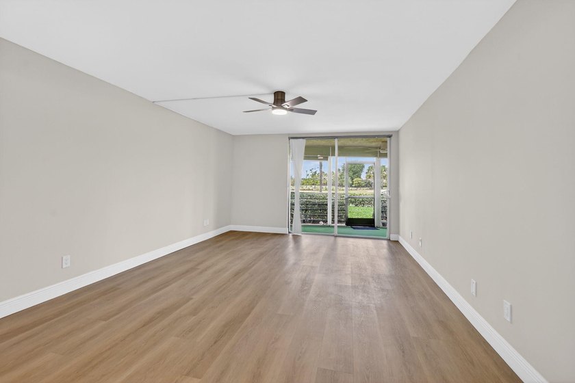 Beautifully updated corner unit in sought-after Boca Barwood! - photo 10