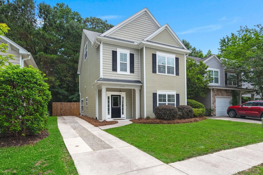 Welcome to 1752 Towne Street in The Cottages at Johns Island! - photo 2