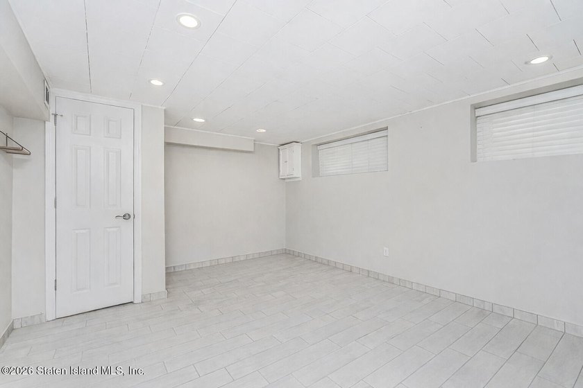 This meticulously maintained semi-attached home is ready to - photo 23