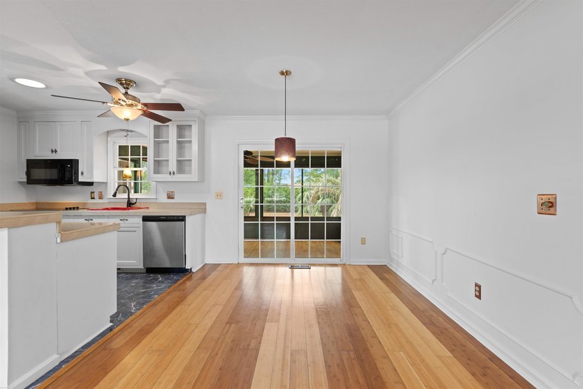 Don't miss this opportunity to own a beautifully maintained 3 - photo 8