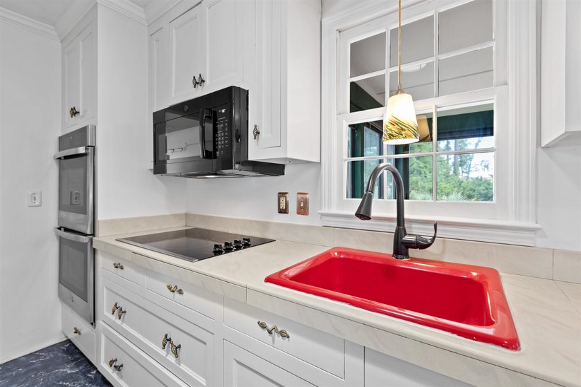 Don't miss this opportunity to own a beautifully maintained 3 - photo 10